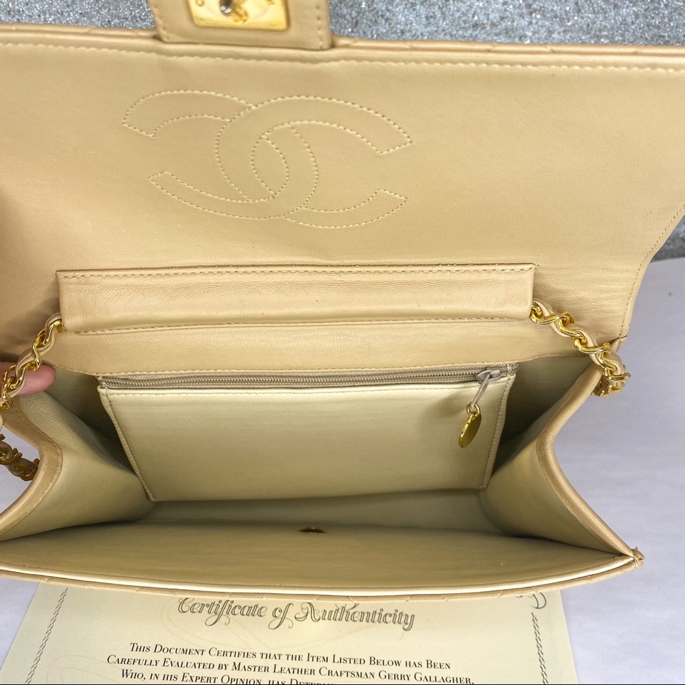šSOLD Classic Flap Bag Beige with gold hardware - Picture 7 of 8
